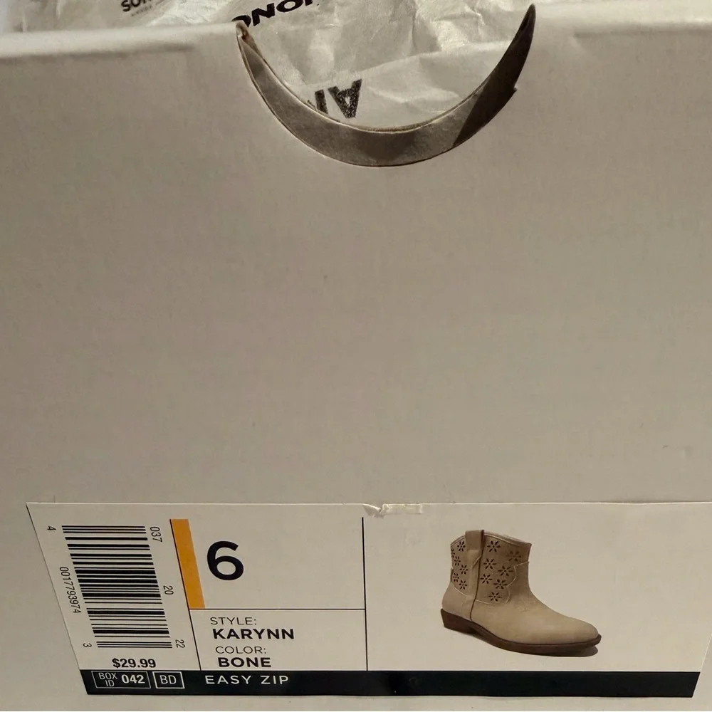 NEW Cream Ankle Boots with Cutout Design size 6 - Picture 6 of 6